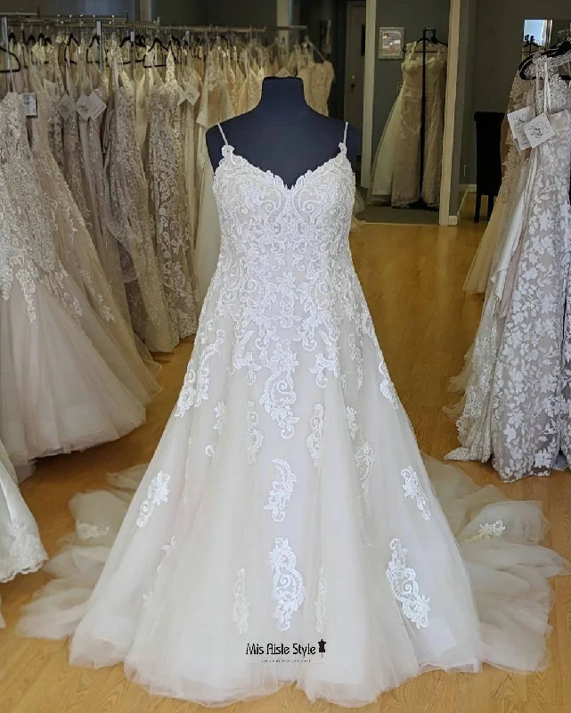 Spaghetti Straps Lace Plus Size Wedding Dress