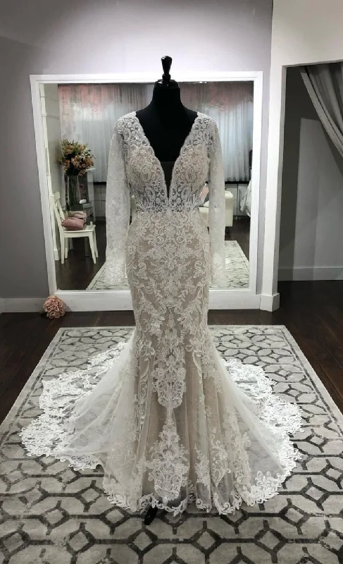 Keyhole Back Long Sleeve Lace Mermaid Wedding Dress