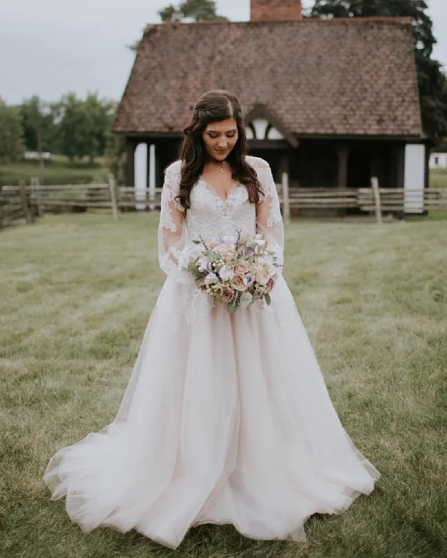 A line Keyhole Back Long Sleeve Lace Wedding Dress